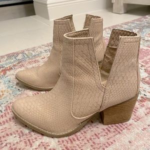 Pale blush snake skin-ish booties size 8